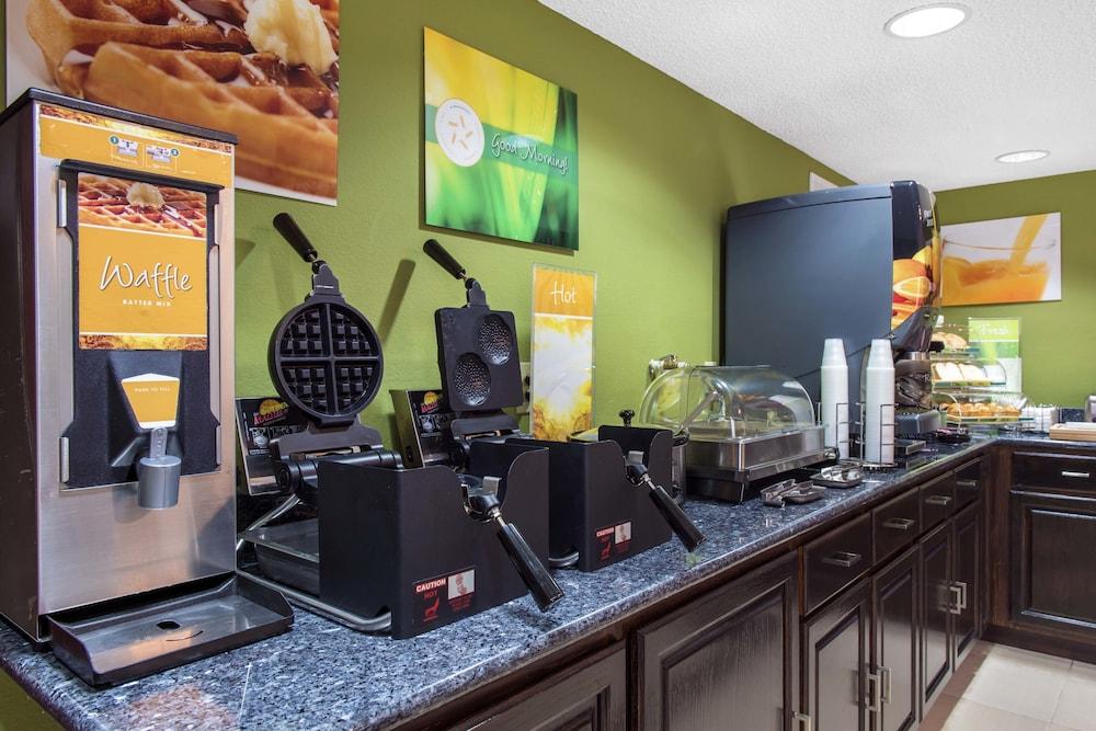 Quality Inn & Suites Anderson I-69 Bagian luar foto