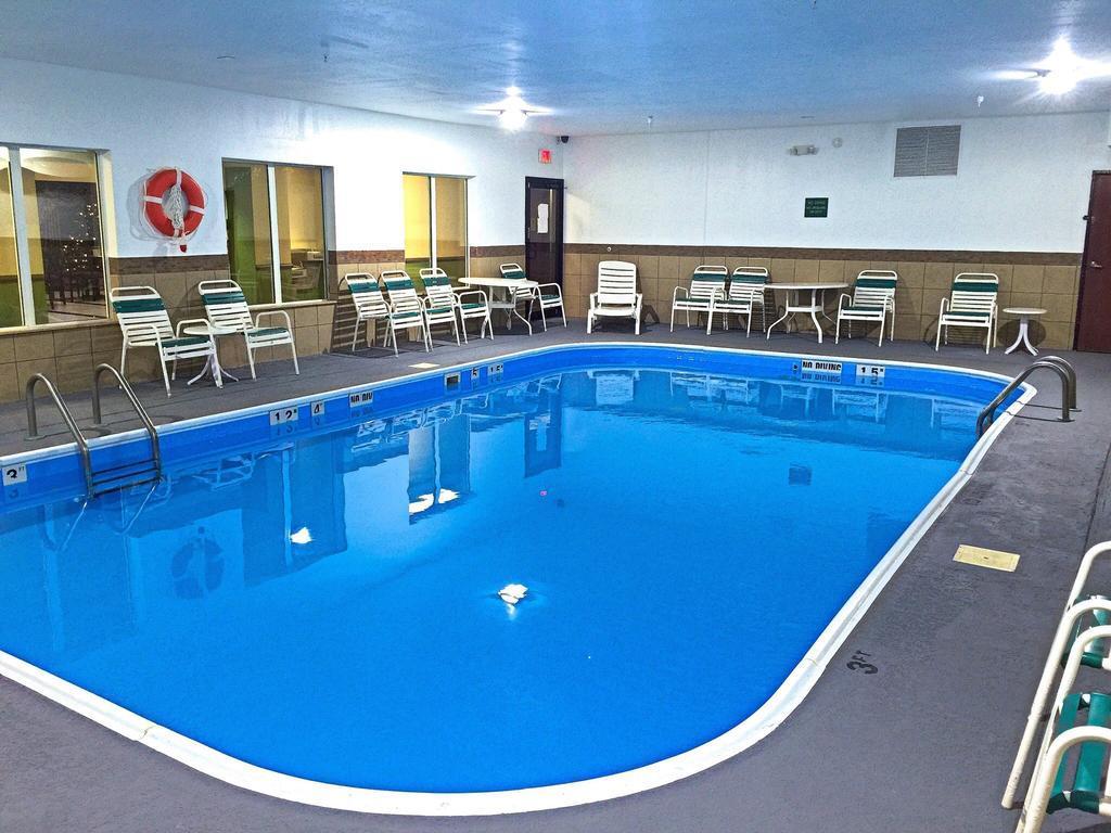 Quality Inn & Suites Anderson I-69 Bagian luar foto