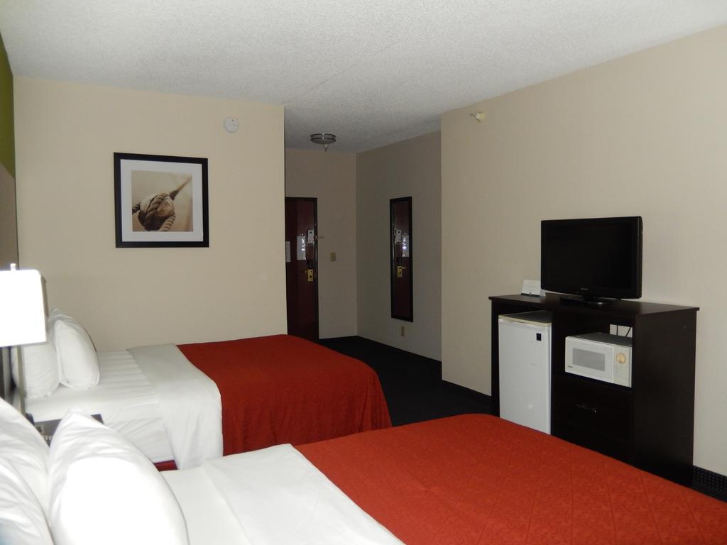 Quality Inn & Suites Anderson I-69 Bagian luar foto