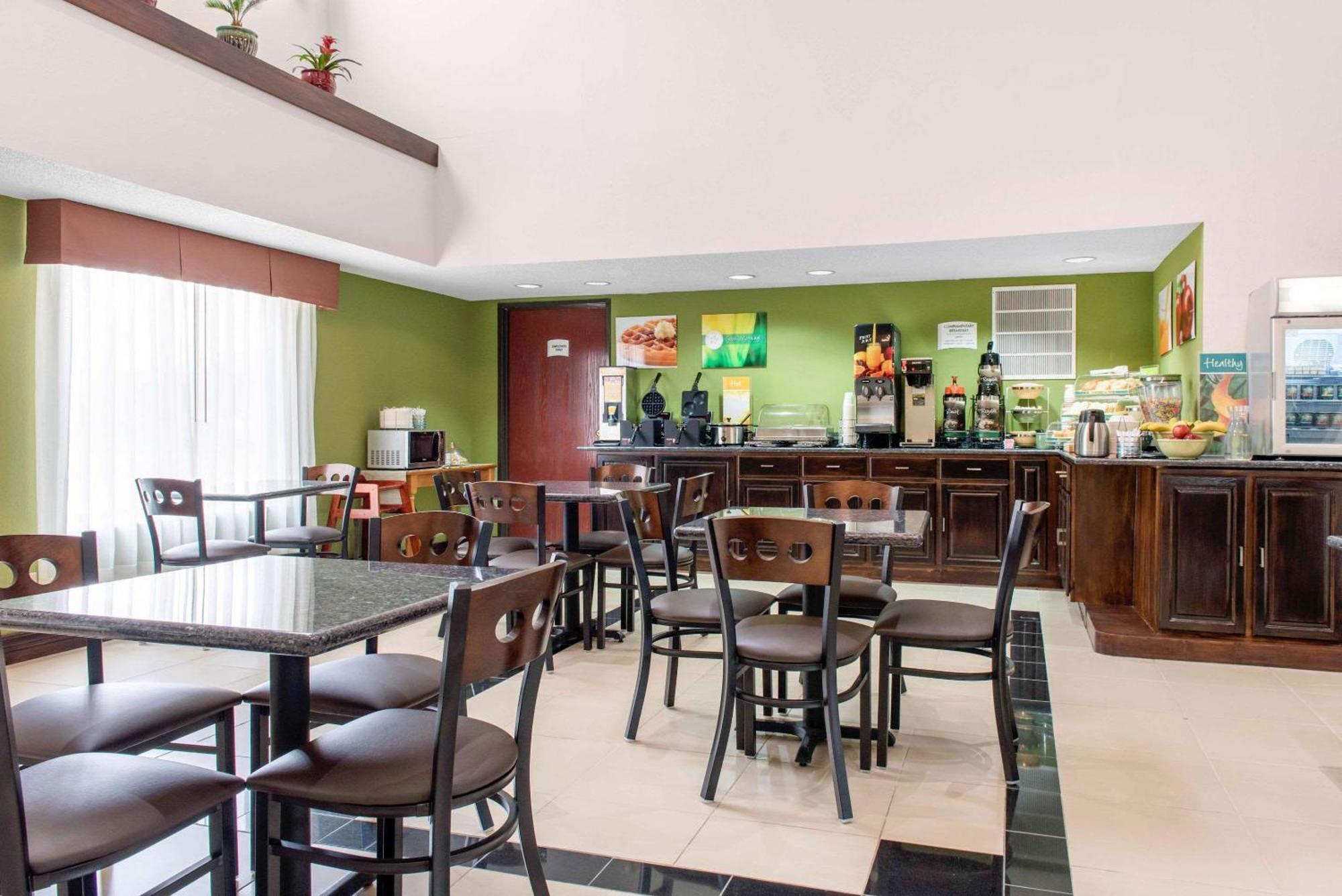 Quality Inn & Suites Anderson I-69 Bagian luar foto