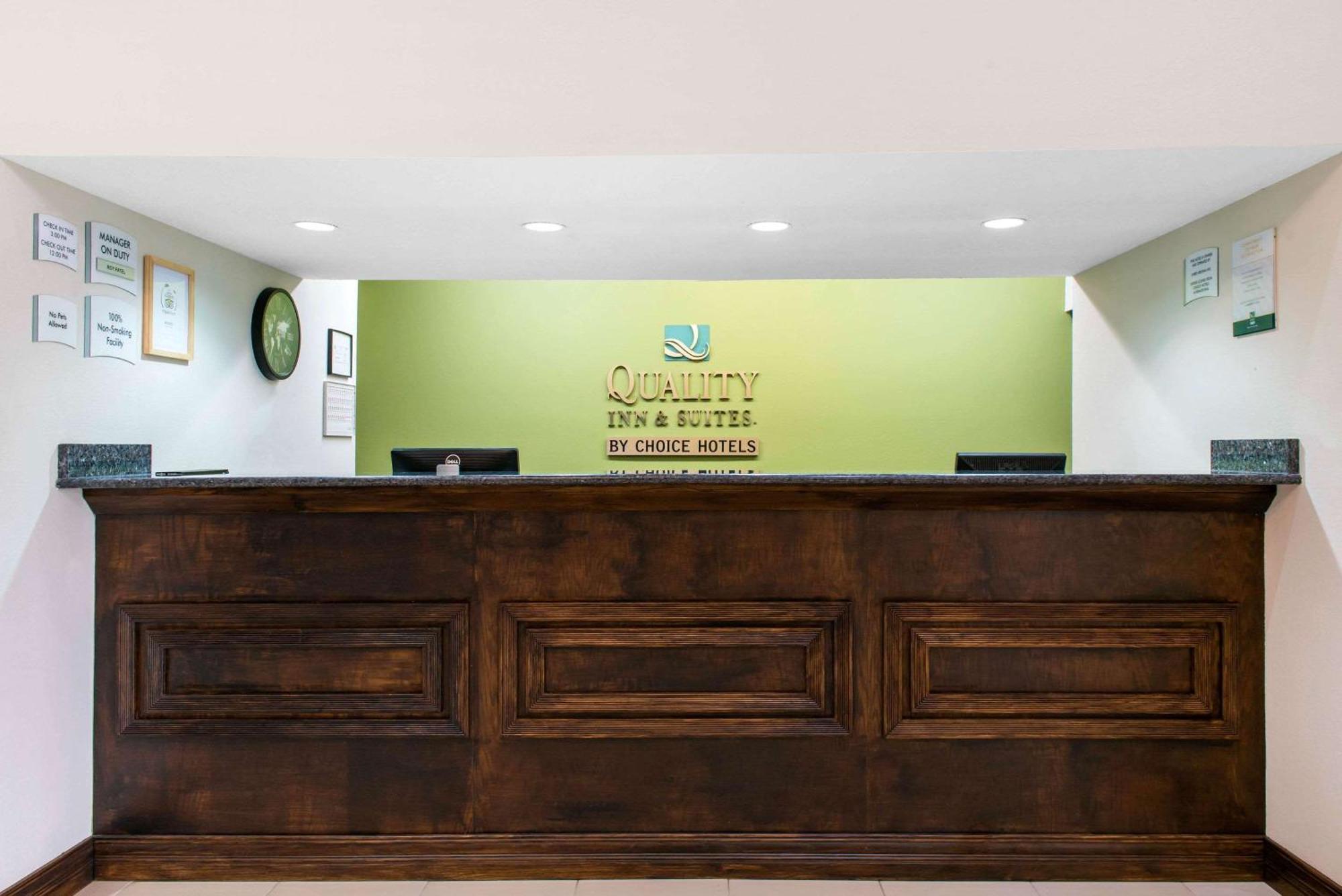 Quality Inn & Suites Anderson I-69 Bagian luar foto