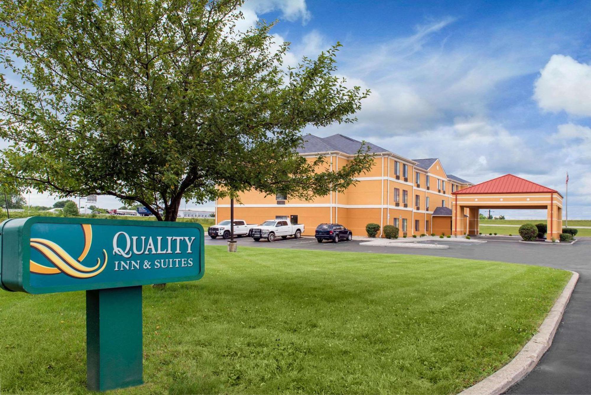 Quality Inn & Suites Anderson I-69 Bagian luar foto