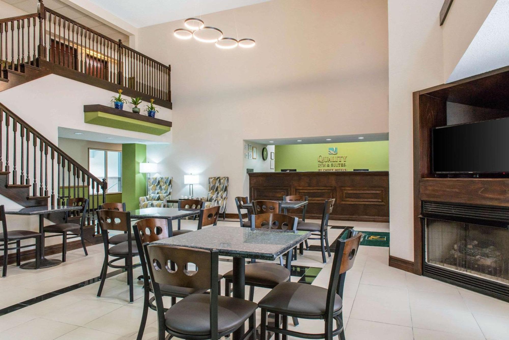 Quality Inn & Suites Anderson I-69 Bagian luar foto