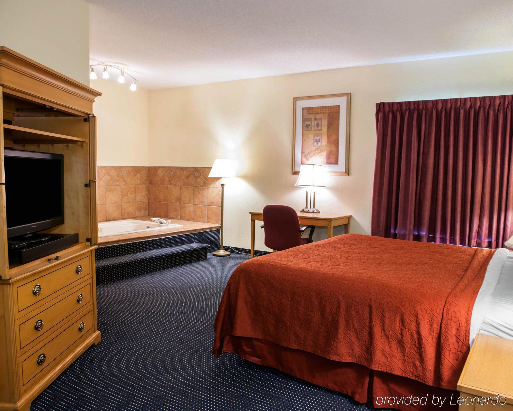 Quality Inn & Suites Anderson I-69 Bagian luar foto