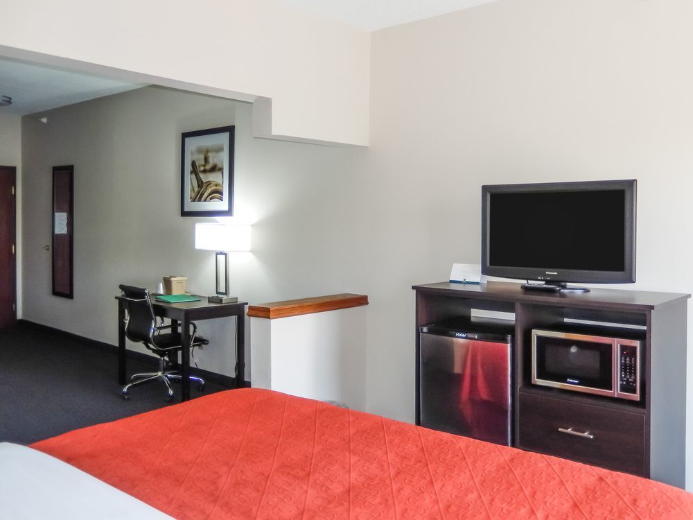 Quality Inn & Suites Anderson I-69 Bagian luar foto